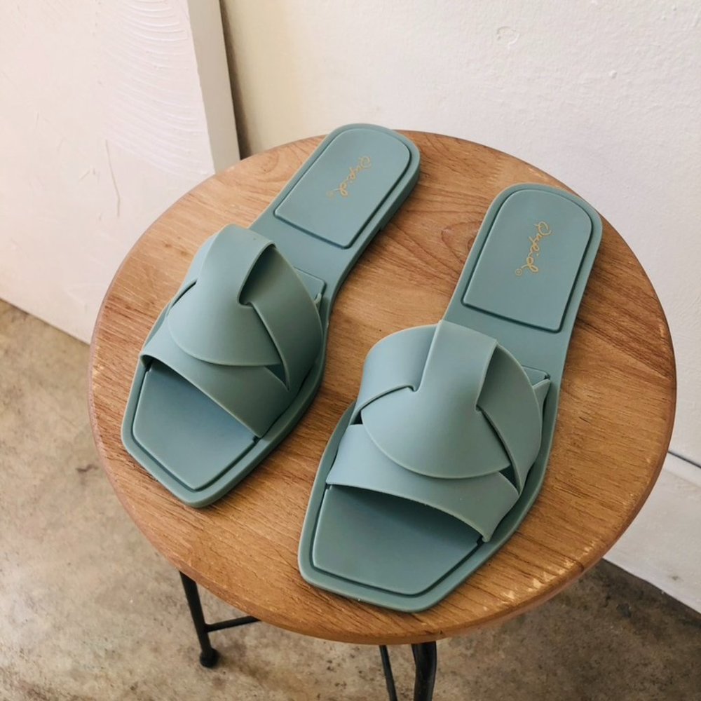 Alana Sandals Size 6